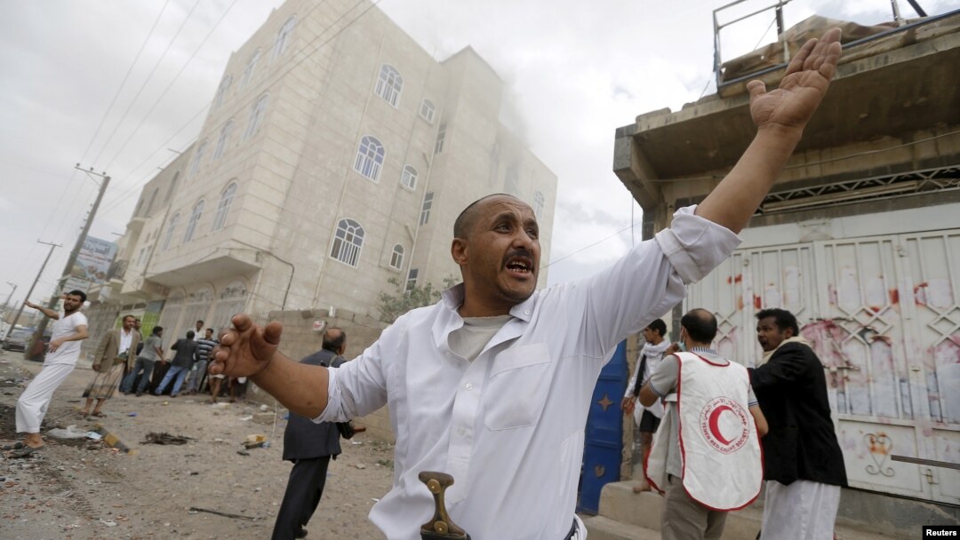 People react at the site of a Saudi-led coalition airstrike in Sana'a, Yemen, April 8, 2015. 
