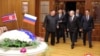 Ruski predsednik Vladimir Putin pozdravlja se sa severnokorejskim liderom Kim Džong Unom na aerodromu u Pjongjangu (Foto: Kremlin.ru/Handout via REUTERS)