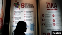 Poster mengenai virus Zika di Kementerian Kesehatan Indonesia, Jakarta.