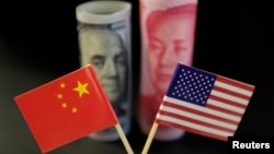 美中貨幣前的美中國旗圖示