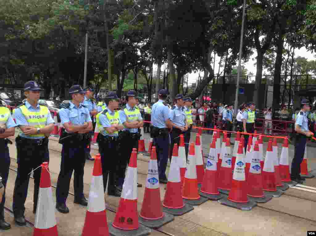 數萬港人參加七一大游行誓言守護香港(美國之音海彥拍攝)