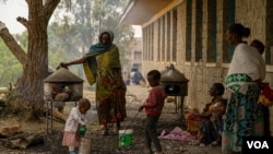 ተፈናቃዮች በመቀሌ በሚገኙ ት/ቤቶች ተጠልለው ይገኛሉ።