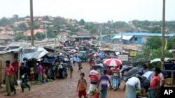 Cos's Bazar ရှိ ကုတုပလောင် ဒုက္ခသည်စခန်းတွင်းမှ ရိုဟင်ဂျာဒုက္ခသည်များ။ (ဇွန် ၂၊ ၂၀၂၀)