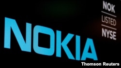 Logo Nokia ditampilkan pada layar di lantai NYSE di New York (Foto: Reuters)