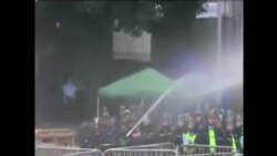 香港警方與包圍政總示威者衝突