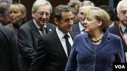 Para pemimpin Eropa membahas krisis utang Eropa di Brussels, Belgia (foto: dok). Meski krisis Eropa berlangsung lebih lama, namun menurut pengamat, dampaknya terhadap ekonomi Indonesia relatif kecil.