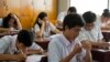 Suasana ujian nasional hari pertama di sebuah SMA Negeri di Jakarta, 14 April 2014. (Foto: ilusROMEO GACAD / AFP).