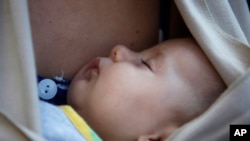 Penularan HIV kepada bayi bisa dicegah dengan beberapa cara.