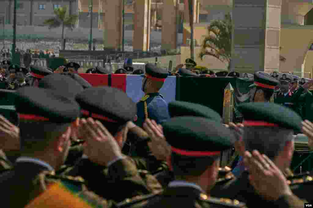 During the turbulent days of 2011 when Mubarak was ousted, Egypt's army was a stabilizing force respected by Egyptians for the restraint it exercised even while remaining loyal to Mubarak until the end of his rule. (Hamada Elrasam/VOA)