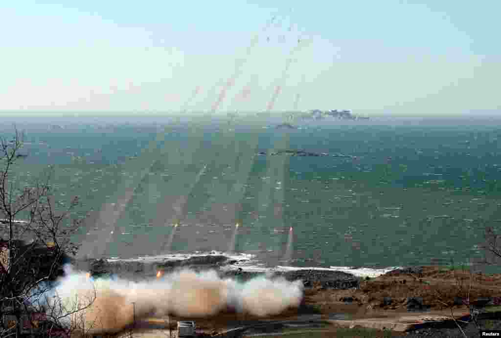 2013年3月14日,朝鲜炮兵分队在西段前线进行实弹射击演练,以检验战斗能力。这支部队的任务是打击韩国的大延坪岛和白翎岛。