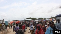 Kamp pengungsi Badbaado di ibukota Somalia, Mogadishu. Bencana kelaparan yang melanda beberapa negara di Afrika menyebabkan banyak pihak mengalirkan bantuan, termasuk FIFA.