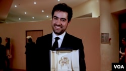 شهاب حسینی پس از دریافت جایزه بهترین بازیگر مرد در جشنواره کن ۲۰۱۶
