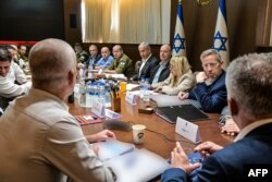 Foto yang dirilis oleh Kantor Pers Pemerintah Israel menunjukkan Perdana 