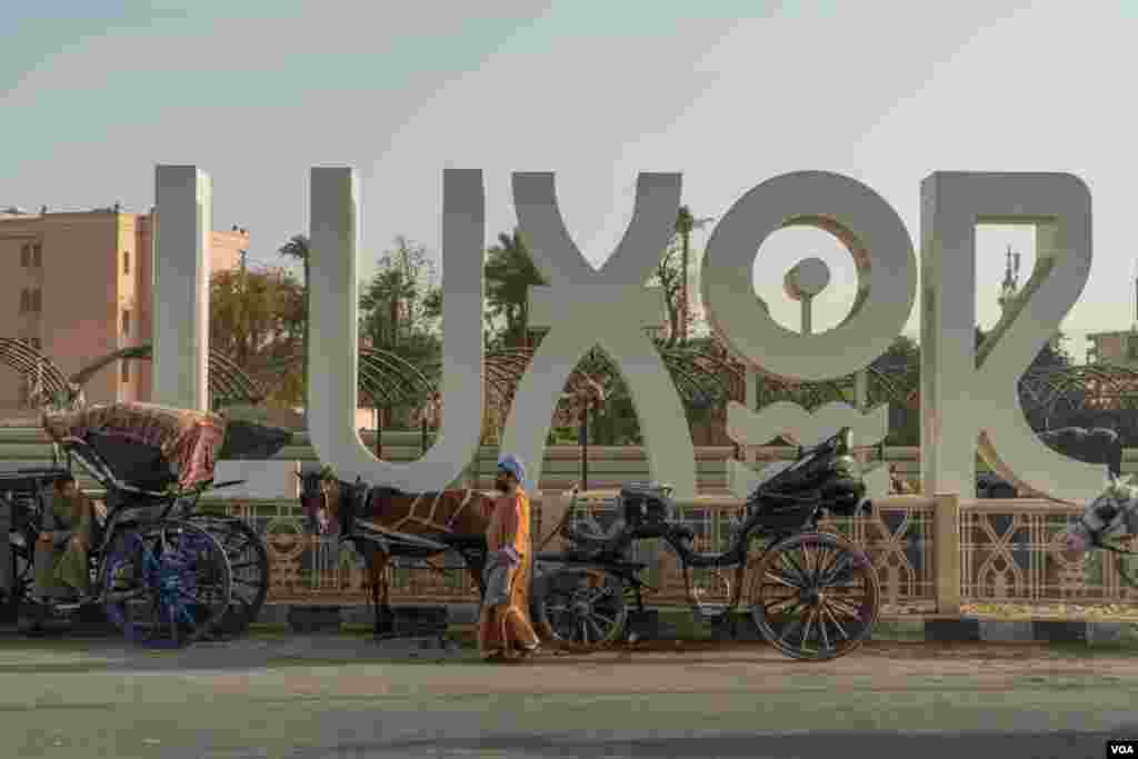 The tourism industry in Egypt has suffered in recent years due to political upheaval, regional conflicts and the coronavirus, and authorities hope the discovery will bolster interest in travel to Luxor, Egypt, April 10, 2021. (Hamada Elrasam/VOA)