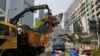 香港警方拆除金钟路障