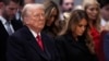 Prezidan Donald Trump (a goch) ak premye dam Melania Trump asiste yon mes nasyonal nan Katedral Nasyonal Washington nan, Madi 21 Janvye 2025. 