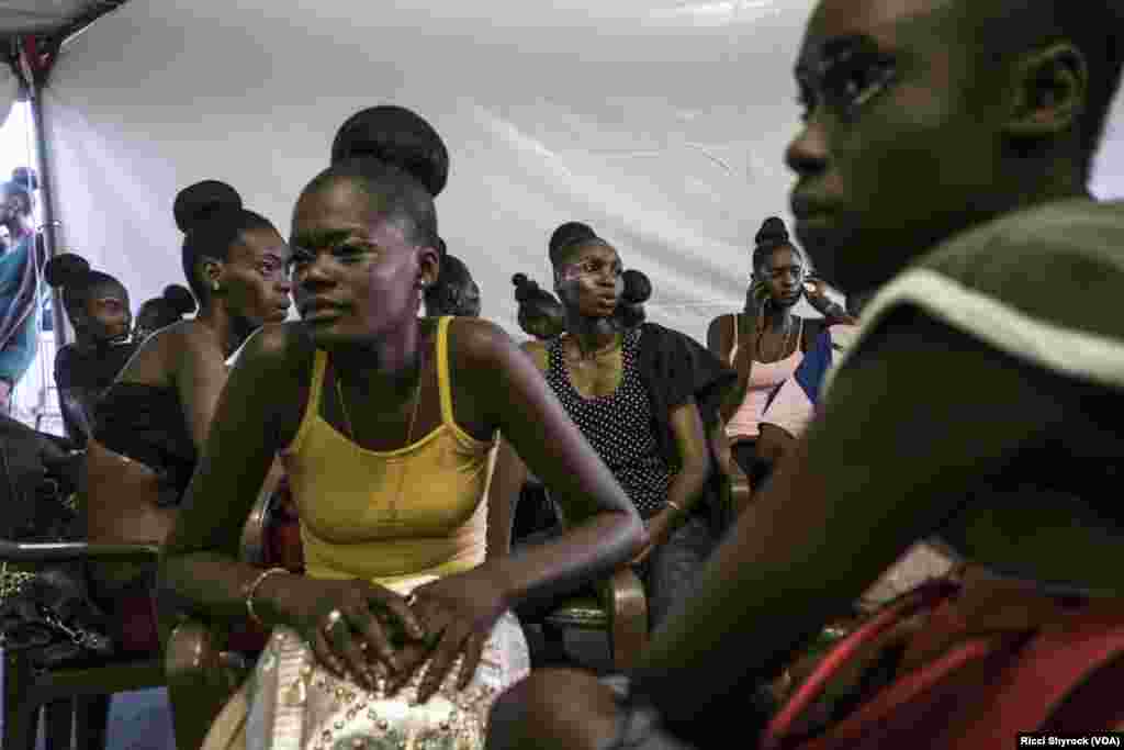 Models backstage before Dakar Fashion Week's "Street Show" in the Niary Tally neighborhood, June 29, 2017.