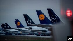 Самолеты компании Lufthansa в аэропорту Франкфурта (архивное фото) 