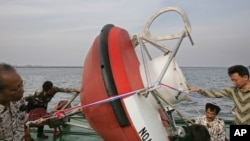 Sebuah buoy pendeteksi tsunami yang dipasang di perairan Sumatera pada tahun 2007.