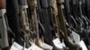 Senapan berburu dipajang di Firearms Unknown, toko senjata di Oceanside, California, AS, 12 April 2021. (Foto: REUTERS/Bing Guan)