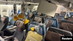 Unutrašnjost aviona Singapur erlanjsa posle turbulencije (REUTERS/Stringer)