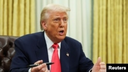 Presidente dos Estados Unidos, Donald Trump, no Salão Oval, Washington, 6 março 2025
