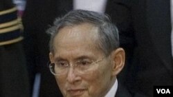 Raja Thailand Bhumibol Adulyadej (foto: dok.). Menghina Raja dan kerajaan merupakan tindak pidana serius di Thailand.