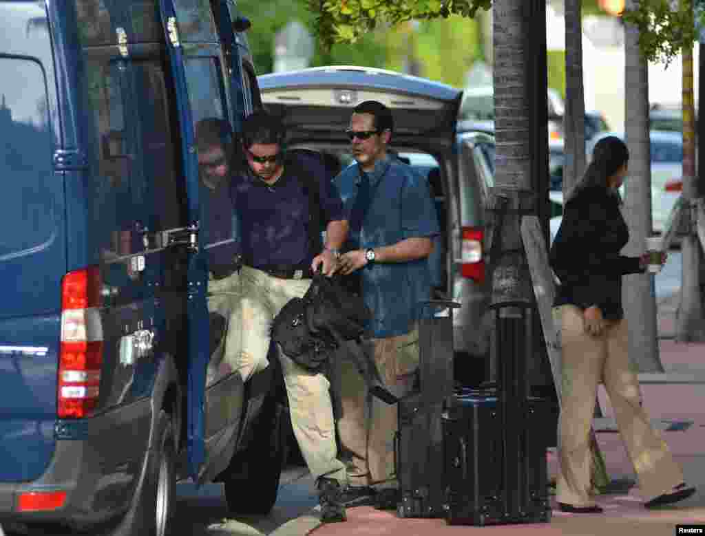 FBI agents prepare to enter the offices of CONCACAF, the soccer federation that governs North America, Central America and the Caribbean, in Miami Beach, Florida, May 27, 2015. 