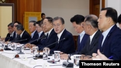南韓總統文在寅與南韓30間最頂尖企業總裁開會。