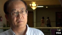 加拿大维多利亚大学政治系、历史系教授吴国光 (美国之音章真拍摄) 