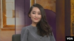 탈북 대학생 박연미 씨가 지난 4월(2014) 호주 SBS 방송에 출연해 북한에 대해 설명하고 있는 모습