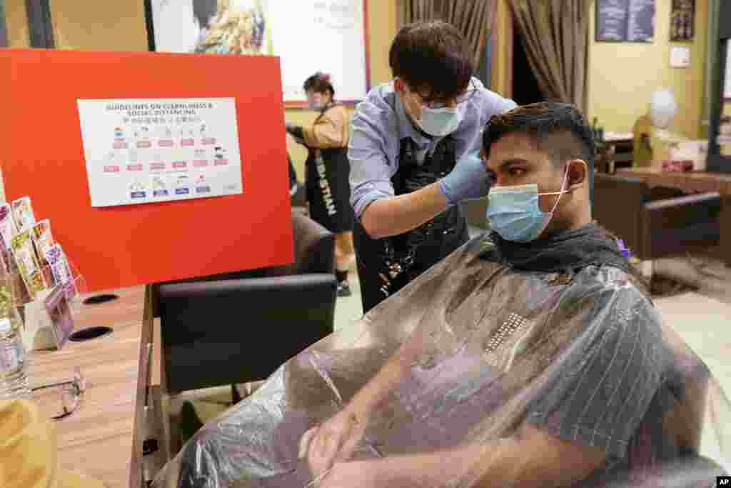 မလေးရှားနိုင်ငံ Kuala Lumpur မြို့မှာ&nbsp;တွေ့ရတဲ့ ဆံပင်ညှပ်ဆိုင်တခု။ (ဇွန် ၁၀၊ ၂၀၂၀)