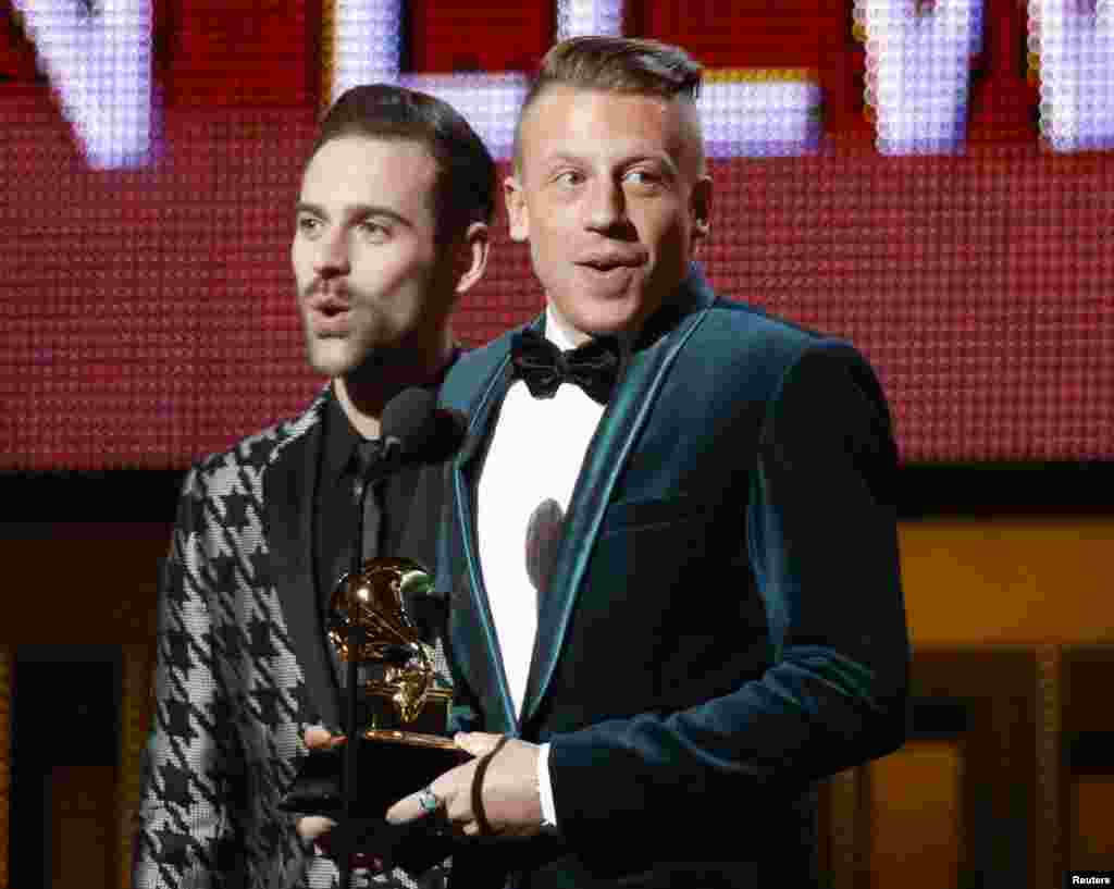 Macklemore & Ryan Lewis memenangkan penghargaan artis baru terbaik. (Reuters/Mario Anzuoni 
