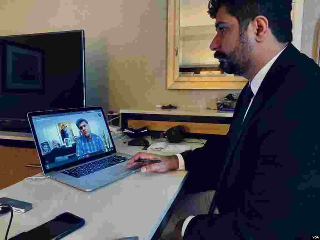 پشت صحنه فیلمبرداری مصاحبه بخش فارسی صدای آمریکا با محمد گرجی، پدر پونه گرجی. پونه گرجی و همسرش آرش پورضرابی از جان باختگان فاجعه سرنگونی پرواز پی‌اس ۷۵۲ بودند.