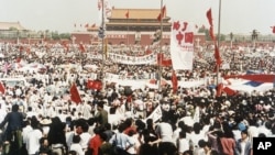 1989年5月17日，中國北京天安門廣場上成千上萬名民主示威者。（美聯社）