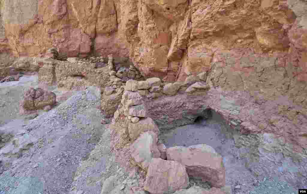 Huts inhabited by the workmen and artisans who were involved in cutting and decoration the royal tombs in the western Valley of Monkeys in Luxor, Egypt. (H. Elrasam/VOA)