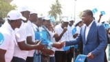 Le président Faure Gnassingbé salue ses partisans à l'ouverture du congrès de son parti à Lomé, Togo, 28 octobre 2017. (Twitter/Faure Gnassingbé)