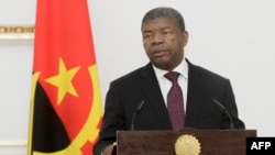Presidente angolano em Moscovo para estreitar relações com a Rússia