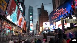 Suasana Times Square, New York, menjelang pergantian tahun, Senin, 31 Desember 2018. 