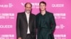 Sutradara Luca Guadagnino (kiri) dan aktor Drew Starkey berfoto dalam penayangan perdana film "Queer" di Festival Film London, 17 Oktober 2024 di London. (Foto: Scott A. Garfitt/Invision/AP)
