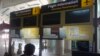 Layar informasi jadwal penerbangan terlihat kosong di Bandara Internasional Ngurah Rai, Bali, Kamis, 14 Oktober 2021. (AP Photo/Firdia Lisnawati)