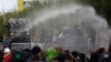 Polisi menggunakan meriam air untuk membubarkan demo anti-pemerintah di Bangkok, Thailand, Minggu, 18 Juli 2021. 