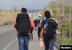 Central American migrants arrive at in Ixtepec, Oaxaca, Mexico, before continuing their journey to the United States, March 30, 2018.