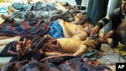 Militer AS menembakkan puluhan rudal presisi ke arah landasan udara Shayrat di Suriah untuk menanggapi serangan senjata kimia mengerikan yang diduga dilakukan pasukan pro Presiden Bashar al-Assad di Khan Sheikhoun, provinsi Idlib, yang menewaskan sekitar 100 warga sipil. 