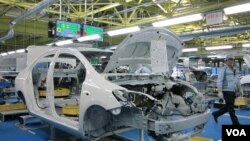 Gempa bumi dan tsunami 11 Maret mengakibatkan produksi di berbagai sektor, termasuk otomotif, tersendat-sendat.