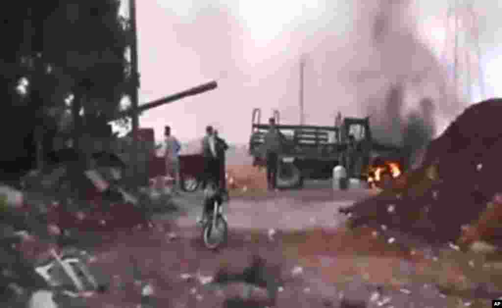 This image made from amateur video released by the Ugarit News purports to show Free Syrian Army soldiers in Anadan, 16 kilometers from Aleppo, Syria, July 30, 2012.
