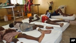 Para korban luka-luka akibat ledakan dirawat di rumah sakit Maiduguri, Nigeria (17/6).