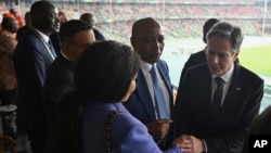 美國國務卿布林肯在阿比讓觀看非洲國家杯的足球比賽。（2024年1月22日）