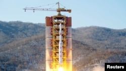 Korea Utara meluncurkan misil dari fasilitas peluncuran Sohae 7 Februari lalu (foto: dok).
