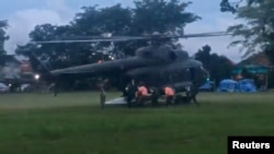 Helikopter u blizini pećine Tam Luang koji prevozi spasene dečake u bolnicu